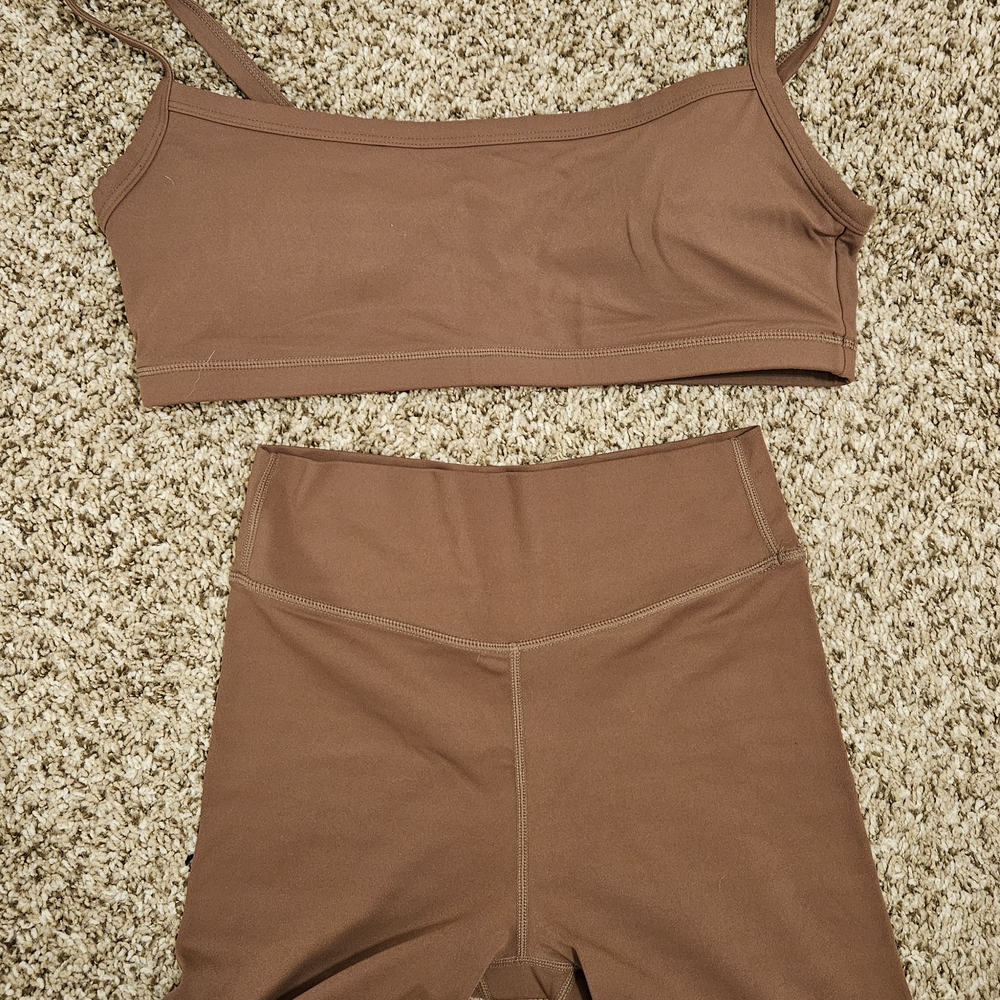 SHOP FORM Sports Bra and Shorts Set In Color Teddy